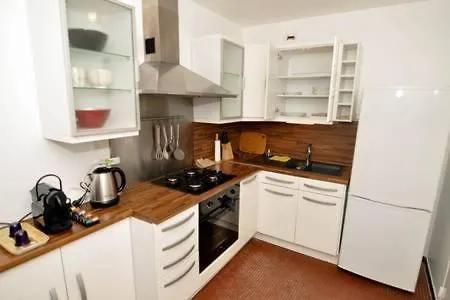 **appartement Moderne Avec Parking Dans Le 19e Apartment Paris