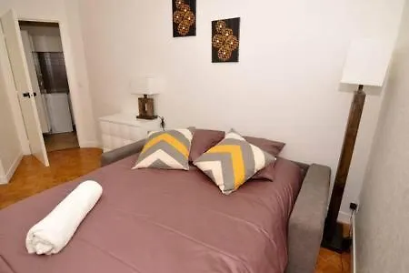 Apartment **appartement Moderne Avec Parking Dans Le 19e *