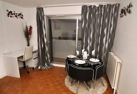 **appartement Moderne Avec Parking Dans Le 19e Apartment Paris